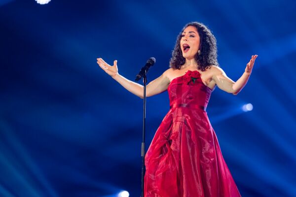 Sakta vi gå genom stan… en musikalisk resa jorden runt - QUATTRO