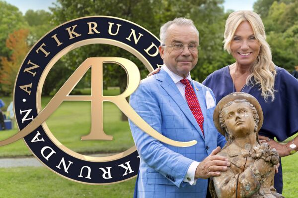 Antikvitetsexpert Knut Knutson och programledare Anne Lundberg